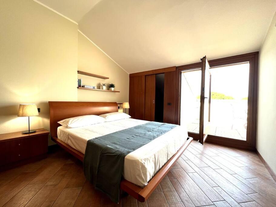 Attico In Piazza Matteotti Apartment Desenzano del Garda Ngoại thất bức ảnh