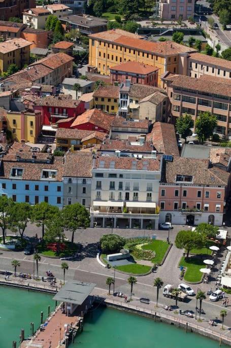 Attico In Piazza Matteotti Apartment Desenzano del Garda Ngoại thất bức ảnh