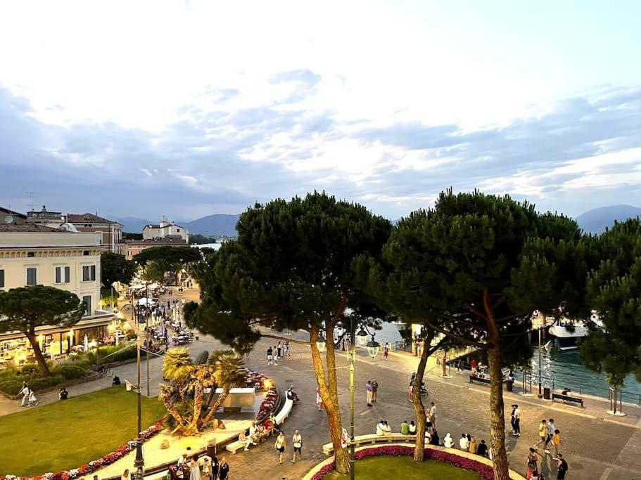 Attico In Piazza Matteotti Apartment Desenzano del Garda Ngoại thất bức ảnh