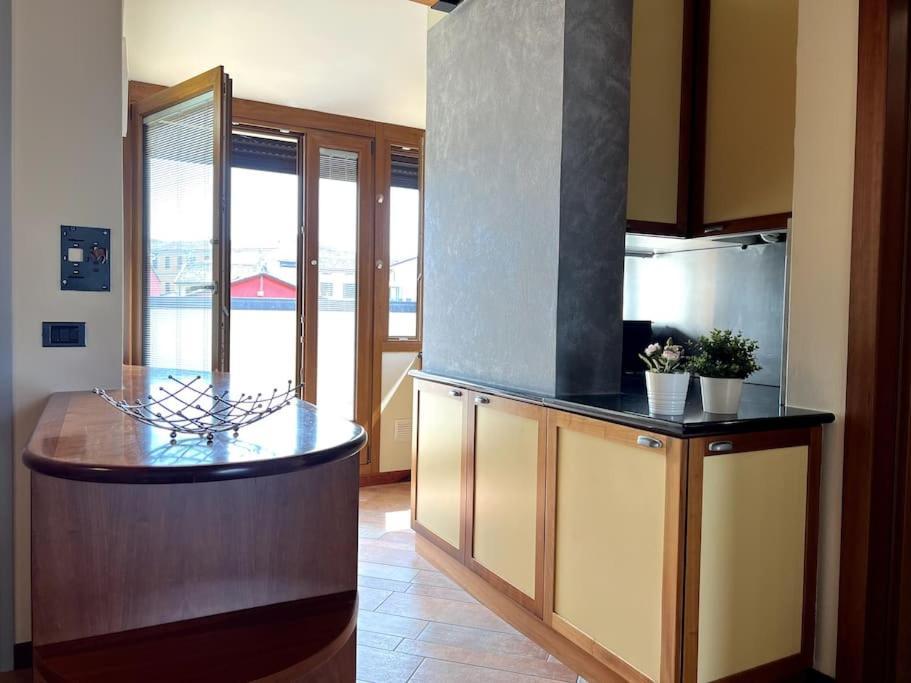 Attico In Piazza Matteotti Apartment Desenzano del Garda Ngoại thất bức ảnh