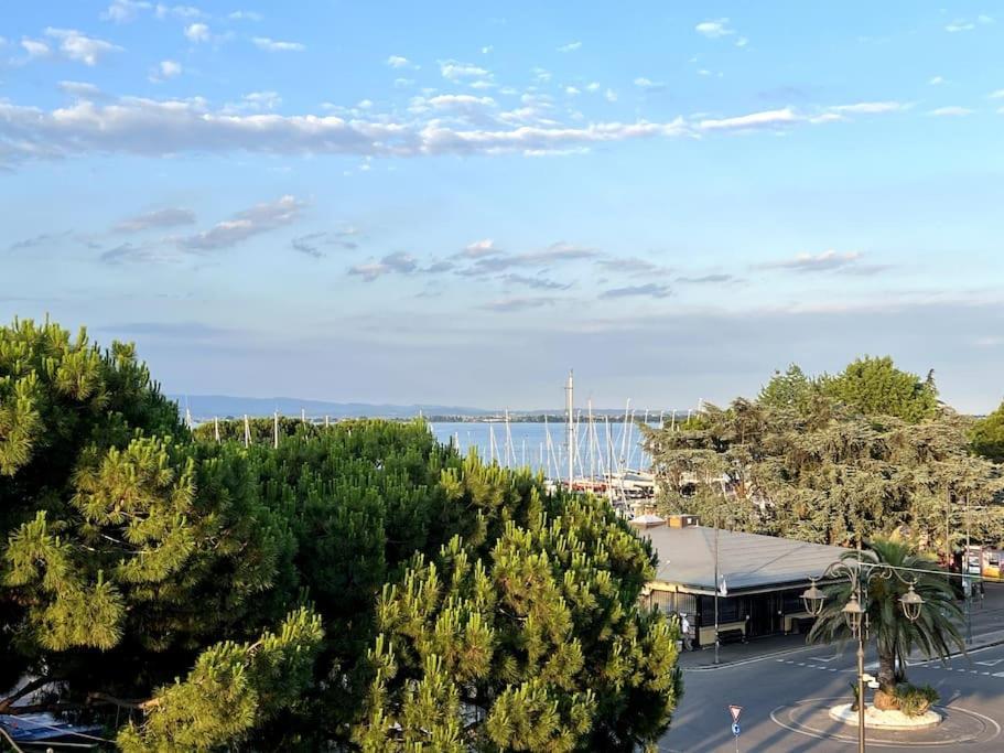 Attico In Piazza Matteotti Apartment Desenzano del Garda Ngoại thất bức ảnh
