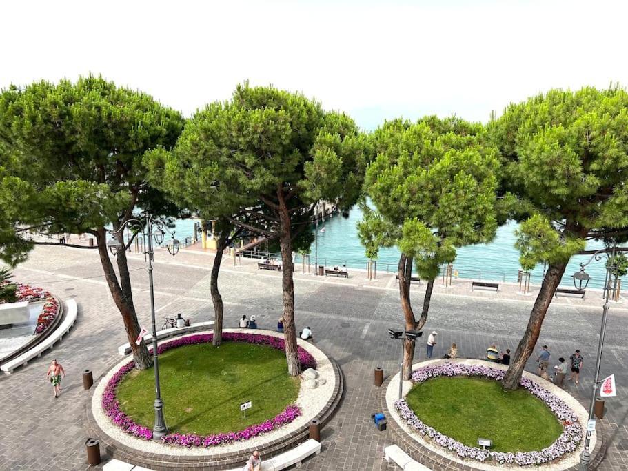 Attico In Piazza Matteotti Apartment Desenzano del Garda Ngoại thất bức ảnh