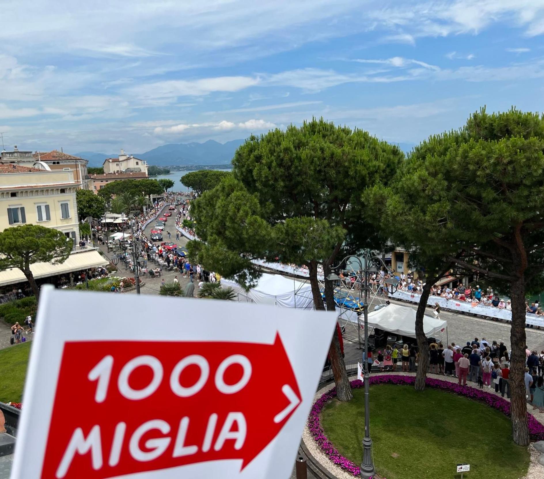 Attico In Piazza Matteotti Apartment Desenzano del Garda Ngoại thất bức ảnh